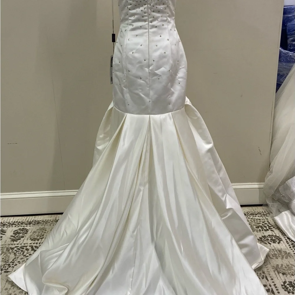 NWT Johnathan Kayne Wedding Dress. Size 8 - Picture 6 of 8